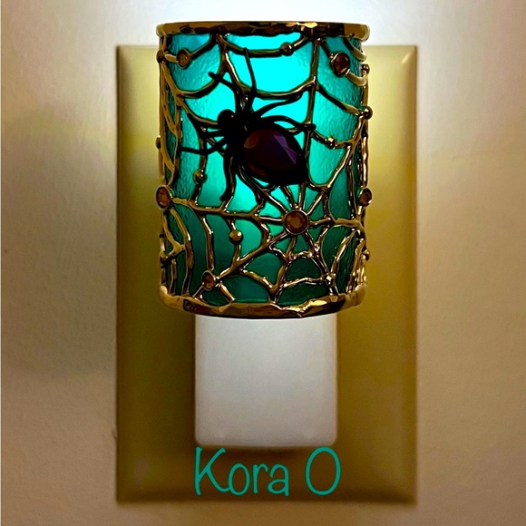 BBW Spider Web Fragrance Plug & Nightlight - Picture 2 of 2